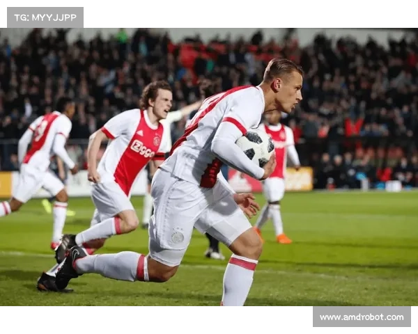 埃因霍温青年队与阿贾克斯青年队的差异及其对荷兰足球发展的影响